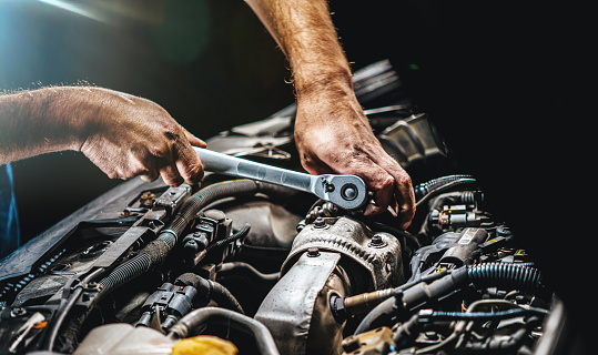 چه ابزارهای برای  تعمیر موتور خودرو کاربرد دارد ؟